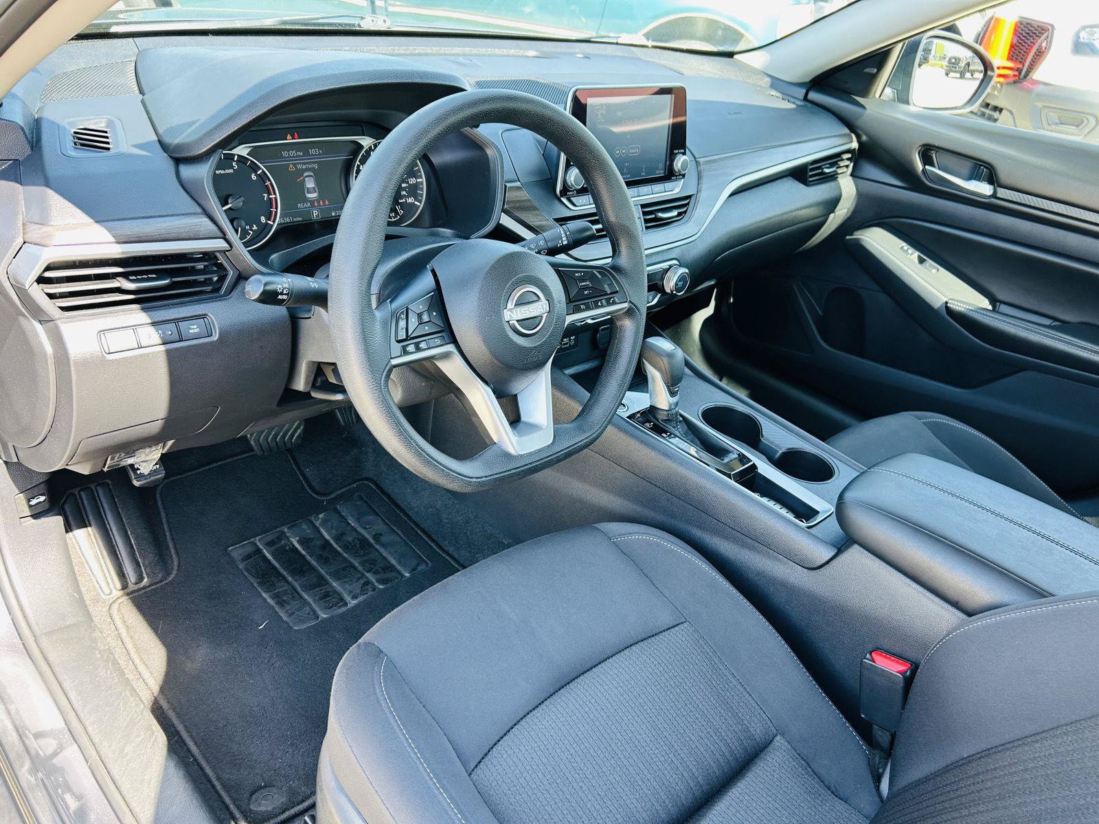 Used 2025 Nissan Altima 2.5 SV FWD image 10
