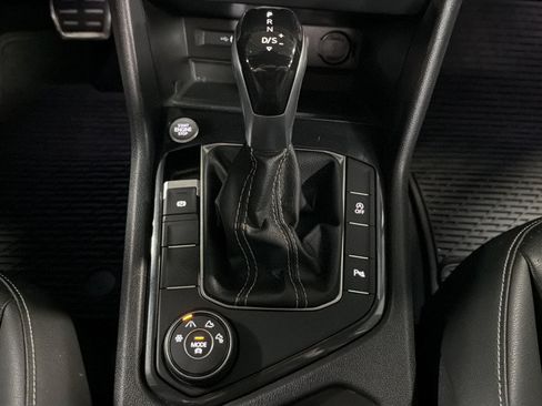Certified 2023 Volkswagen Tiguan SE R-Line AWD/4WD image 39