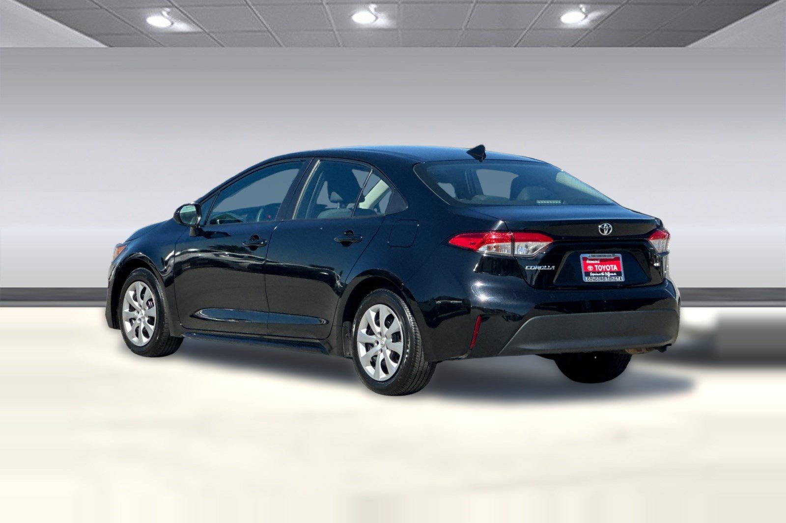 Used 2024 Toyota Corolla LE FWD image 3