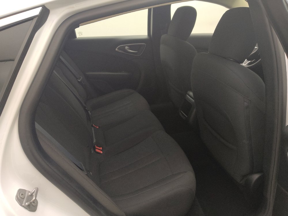 Used 2016 Chrysler 200 Limited FWD image 19