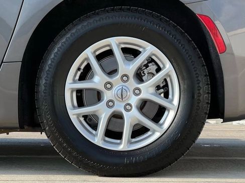 Used 2020 Chrysler Voyager Lxi image 57