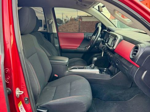 Used 2016 Toyota Tacoma SR5 w/ Towing Package image 7