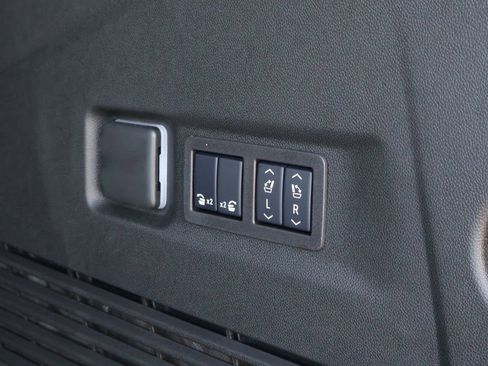 New 2025 Chevrolet Suburban Premier image 44