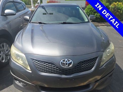 Used 2011 Toyota Camry SE w/ SE Extra-Value Pkg #1 FWD image 2