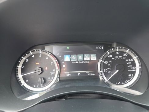 Certified 2023 Toyota Highlander XLE image 20