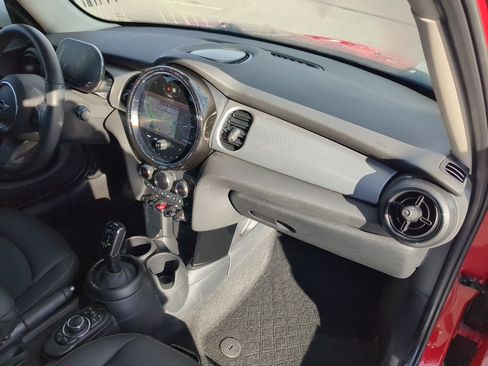 Used 2024 MINI Cooper 4-Door Hardtop image 35