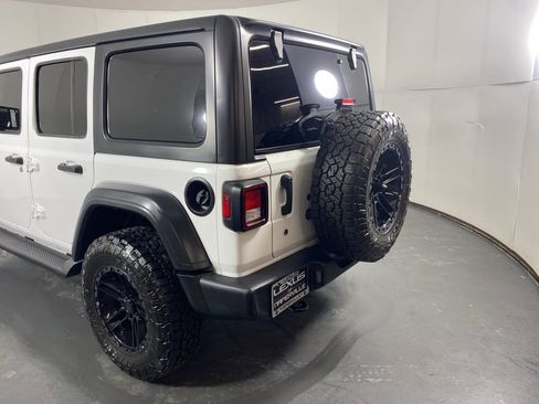 Used 2019 Jeep Wrangler Unlimited Sport S image 9