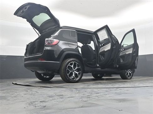 New 2026 Jeep Compass Limited w/ Mopar Graphics Package image 52