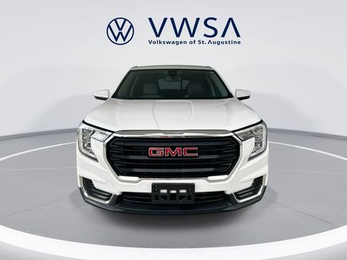 Used 2024 GMC Terrain SLE AWD/4WD image 2
