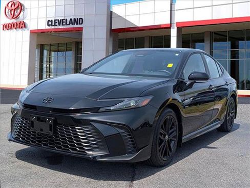 Used 2025 Toyota Camry SE AWD/4WD image 5