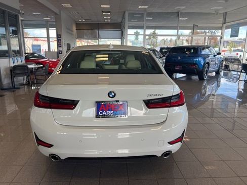 Used 2021 BMW 330e w/ Convenience Package image 9