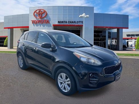 Used 2017 Kia Sportage LX image 2