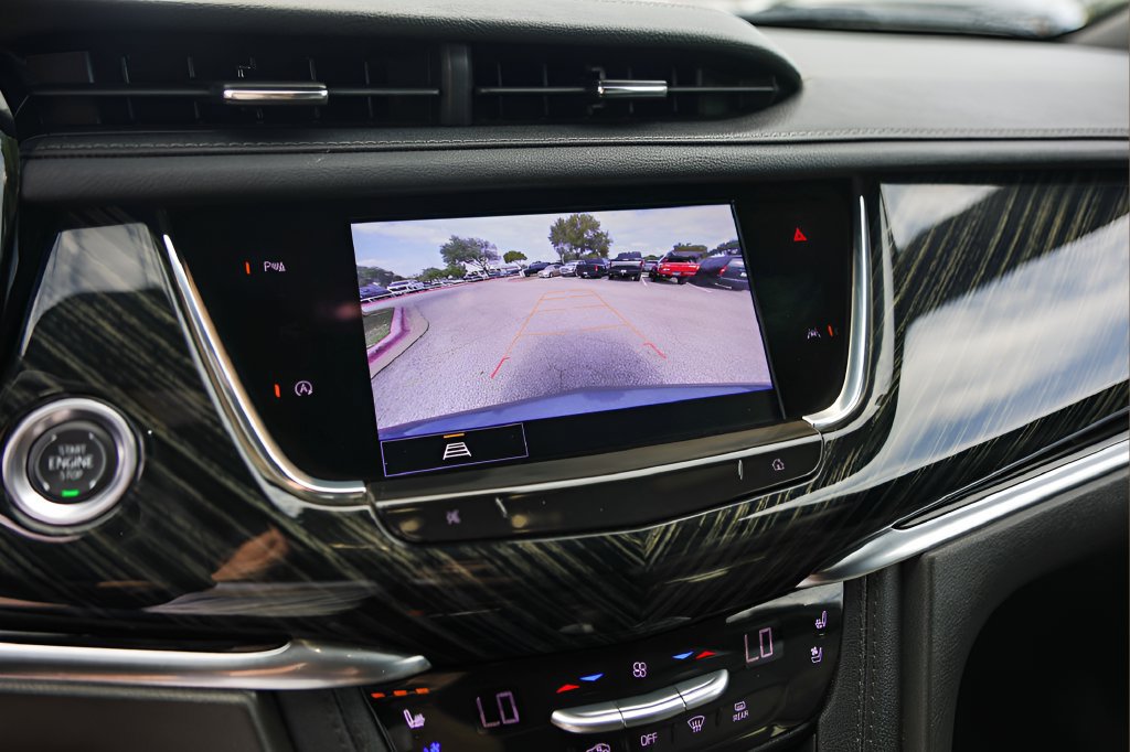 Certified 2025 Cadillac XT6 Premium Luxury FWD image 17