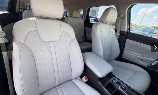 Used 2023 Kia Sorento EX FWD image 2