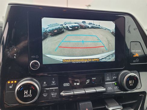 Used 2024 Toyota Highlander XLE image 21