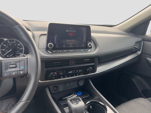 Used 2025 Nissan Rogue SV AWD/4WD image 18