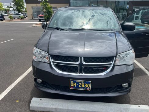 Used 2017 Dodge Grand Caravan SXT FWD image 1