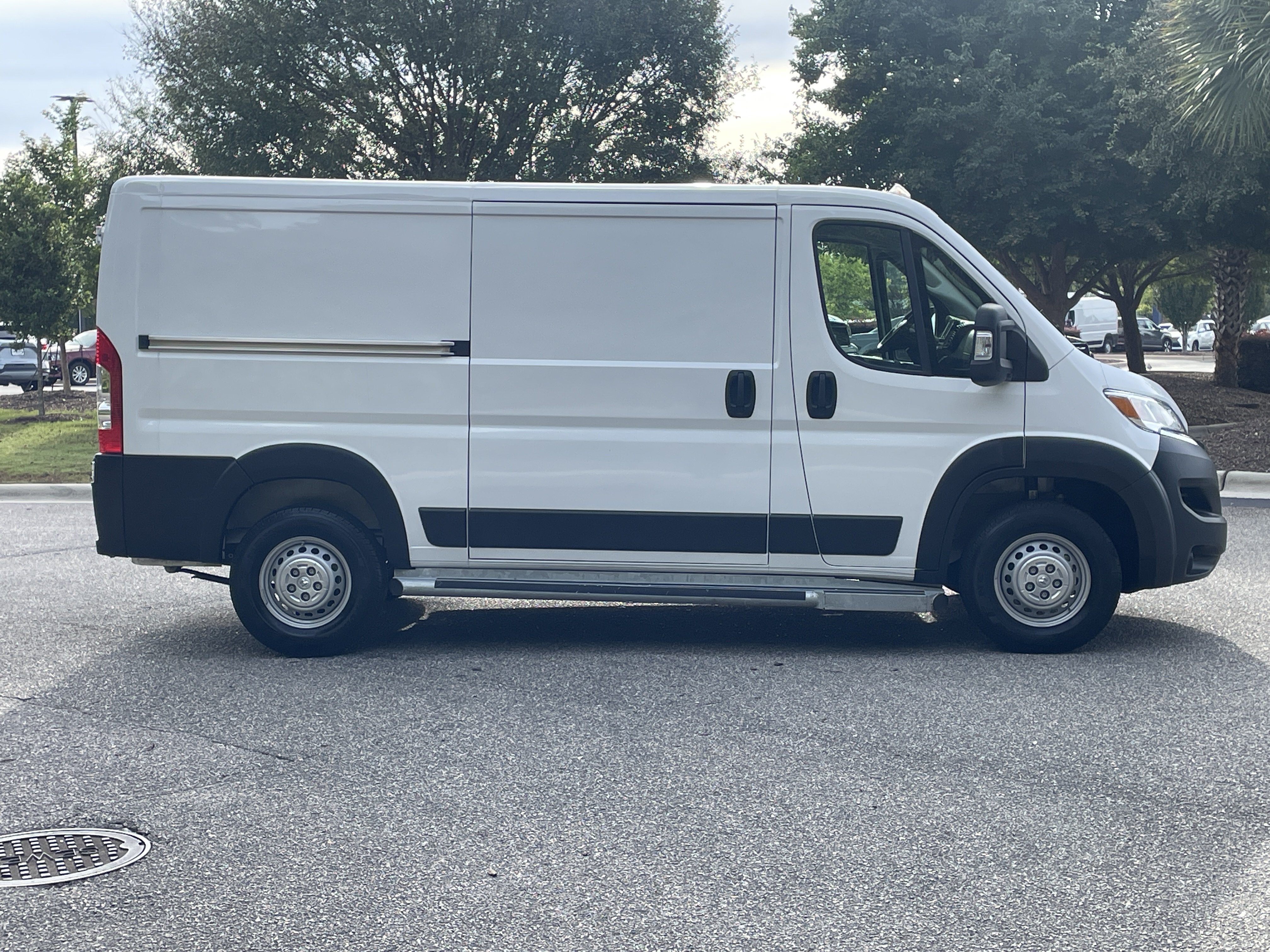 Used 2025 RAM ProMaster 2500 w/ U-Haul Equipment Group FWD image 10