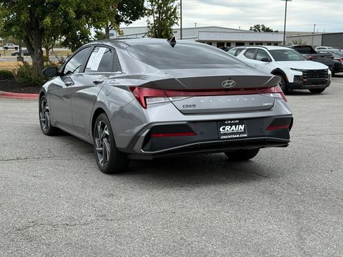 Used 2024 Hyundai Elantra Limited FWD image 5