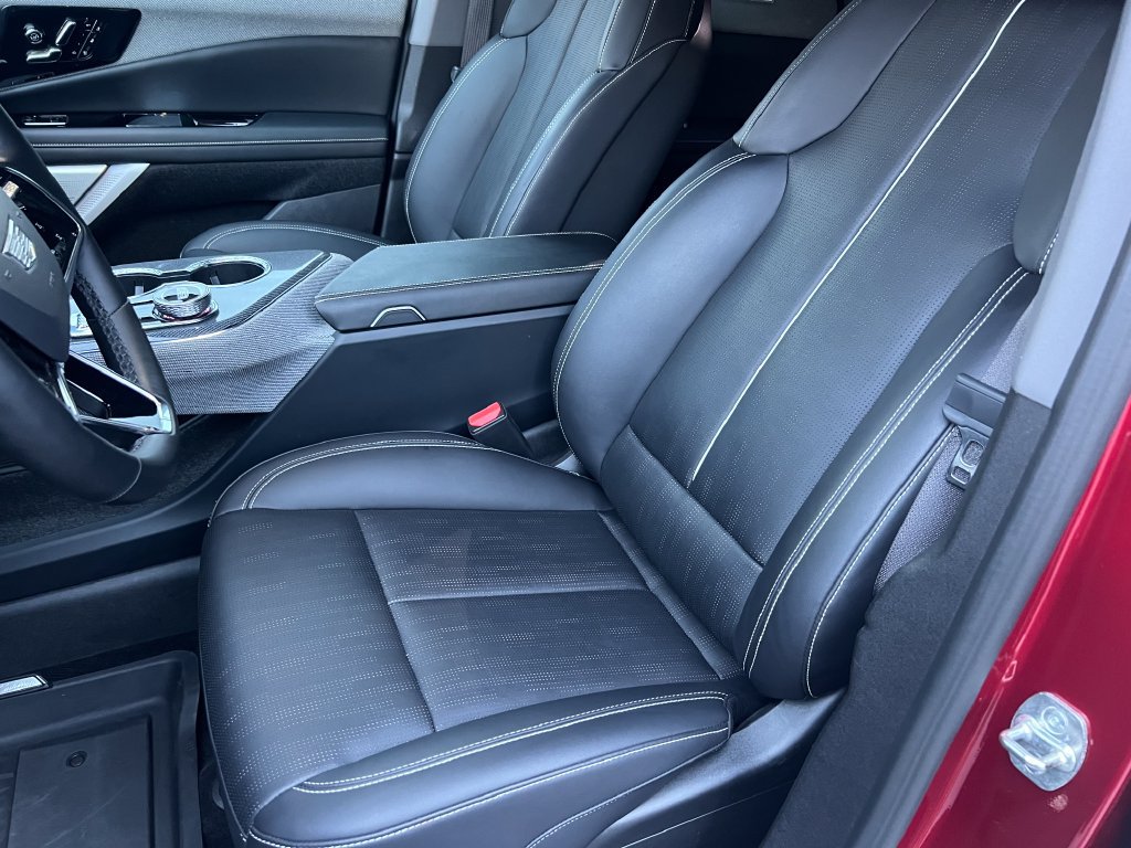 Used 2025 Cadillac Optiq Sport 2 w/ LPO, Floor Liner Package AWD/4WD image 12