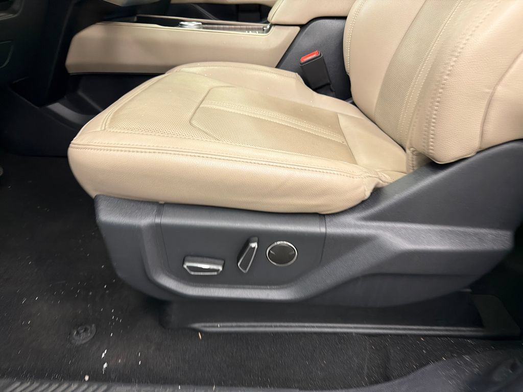 Used 2024 Ford Expedition Limited RWD image 10