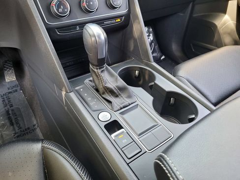 Used 2023 Volkswagen Atlas Cross Sport SE FWD image 21