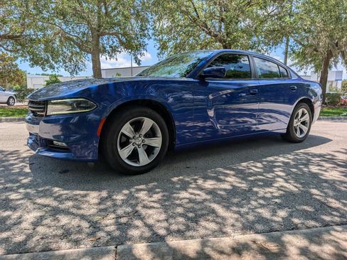 Used 2018 Dodge Charger SXT Plus RWD image 3