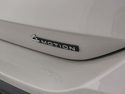 New 2026 Volkswagen Tiguan SE R-Line AWD/4WD image 12
