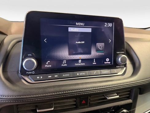 Used 2023 Nissan Rogue S AWD/4WD image 21
