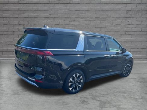 Used 2024 Kia Carnival EX FWD image 5