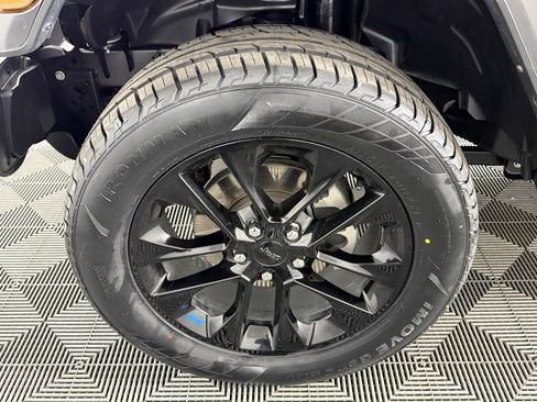 Used 2023 Jeep Wrangler Unlimited Sahara image 11