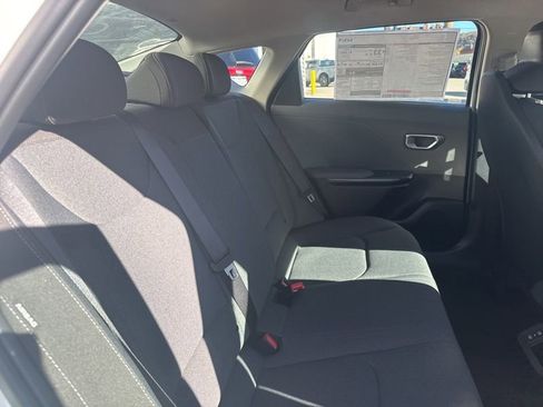New 2025 Kia K4 LXS image 11