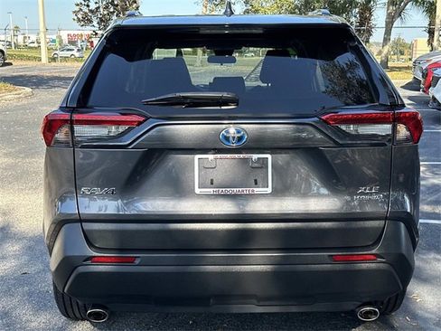 Used 2021 Toyota RAV4 XLE image 4