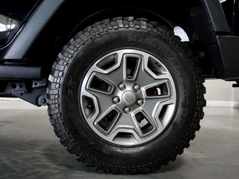 Used 2013 Jeep Wrangler Unlimited Rubicon w/ Connectivity Group AWD/4WD image 36