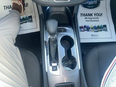 Used 2024 Chevrolet Malibu LT image 25