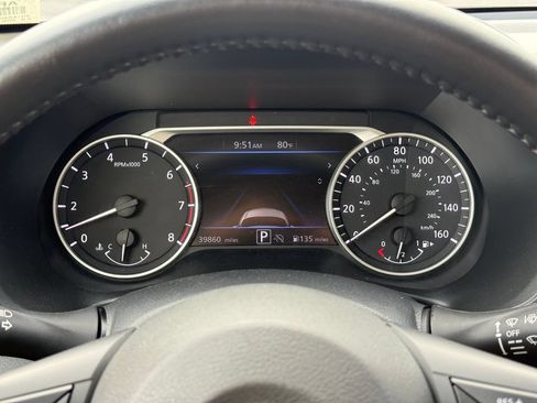 Used 2025 Nissan Sentra SV w/ SV Premium Package FWD image 16