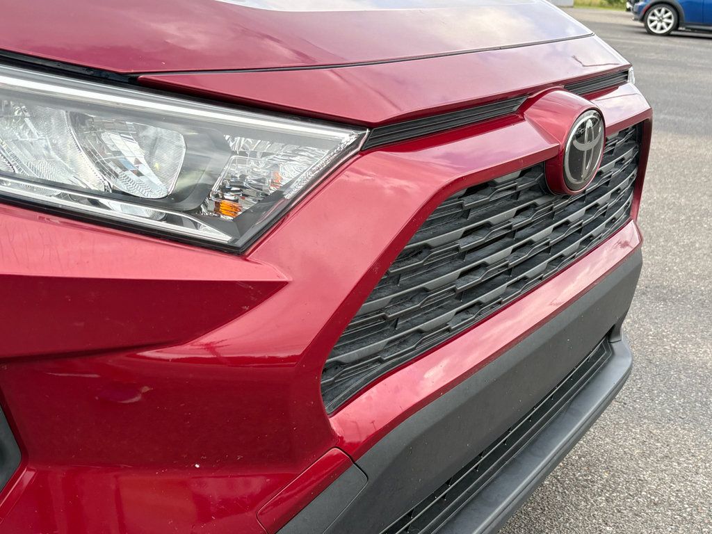 Used 2021 Toyota RAV4 XLE Premium FWD image 3