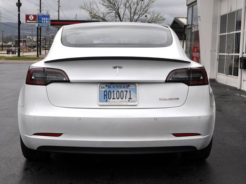 Used 2022 Tesla Model 3 Performance image 4
