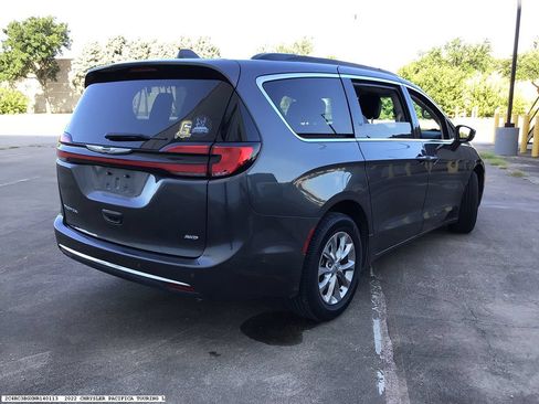 Used 2022 Chrysler Pacifica Touring-L w/ Uconnect Theater Family Group AWD/4WD image 4
