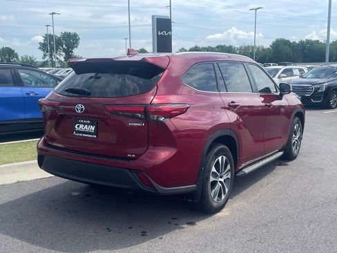 Used 2023 Toyota Highlander XLE FWD image 7