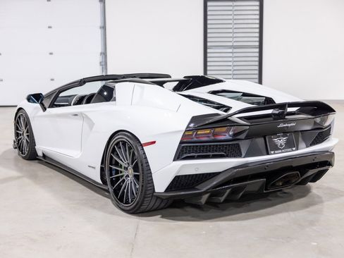 Used 2019 Lamborghini Aventador S image 7