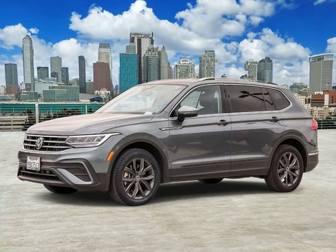 Used 2022 Volkswagen Tiguan SE FWD image 1