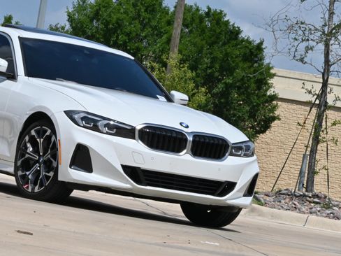 Certified 2025 BMW 330i Sedan w/ Convenience Package RWD image 34