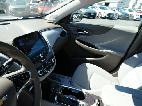 Used 2022 Chevrolet Malibu LT FWD image 13