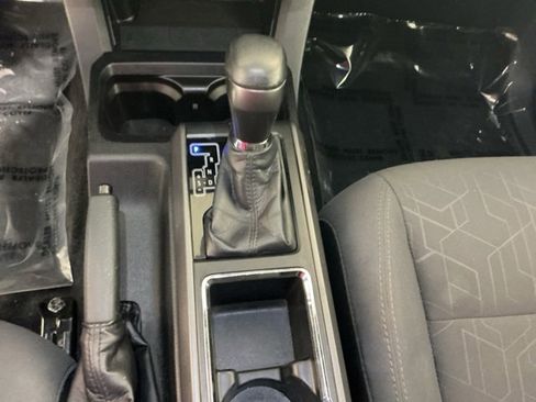 Used 2018 Toyota Tacoma TRD Off-Road image 18