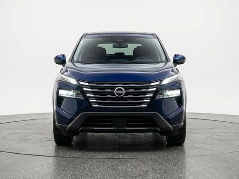 Used 2025 Nissan Rogue SV image 2