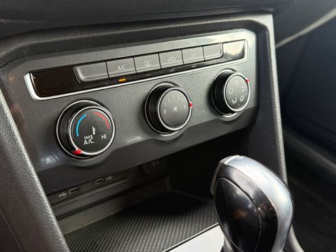 Used 2020 Volkswagen Tiguan S image 23