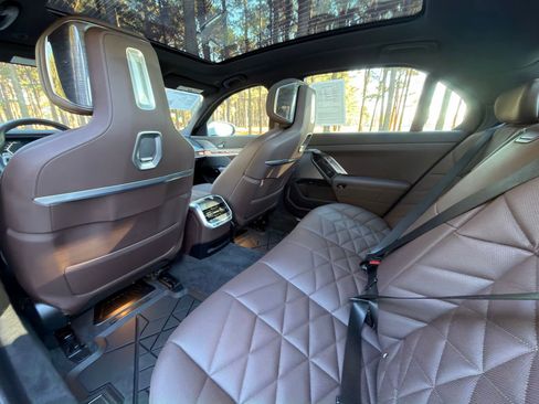 Used 2025 BMW 740i xDrive w/ Premium Package image 14