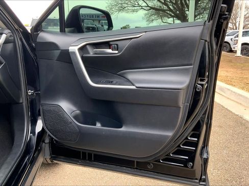 Used 2020 Toyota RAV4 XLE image 23