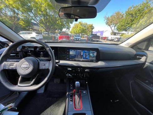 Used 2026 Nissan Kicks SR AWD/4WD image 32
